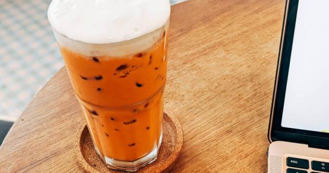 告別爆糖時代？泰國強推飲品減糖新規　「正常甜」從今天起只剩一半糖